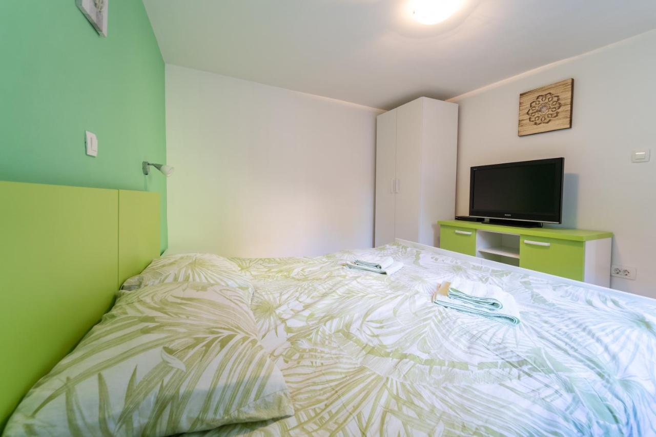 Apartment Fly Split Bagian luar foto