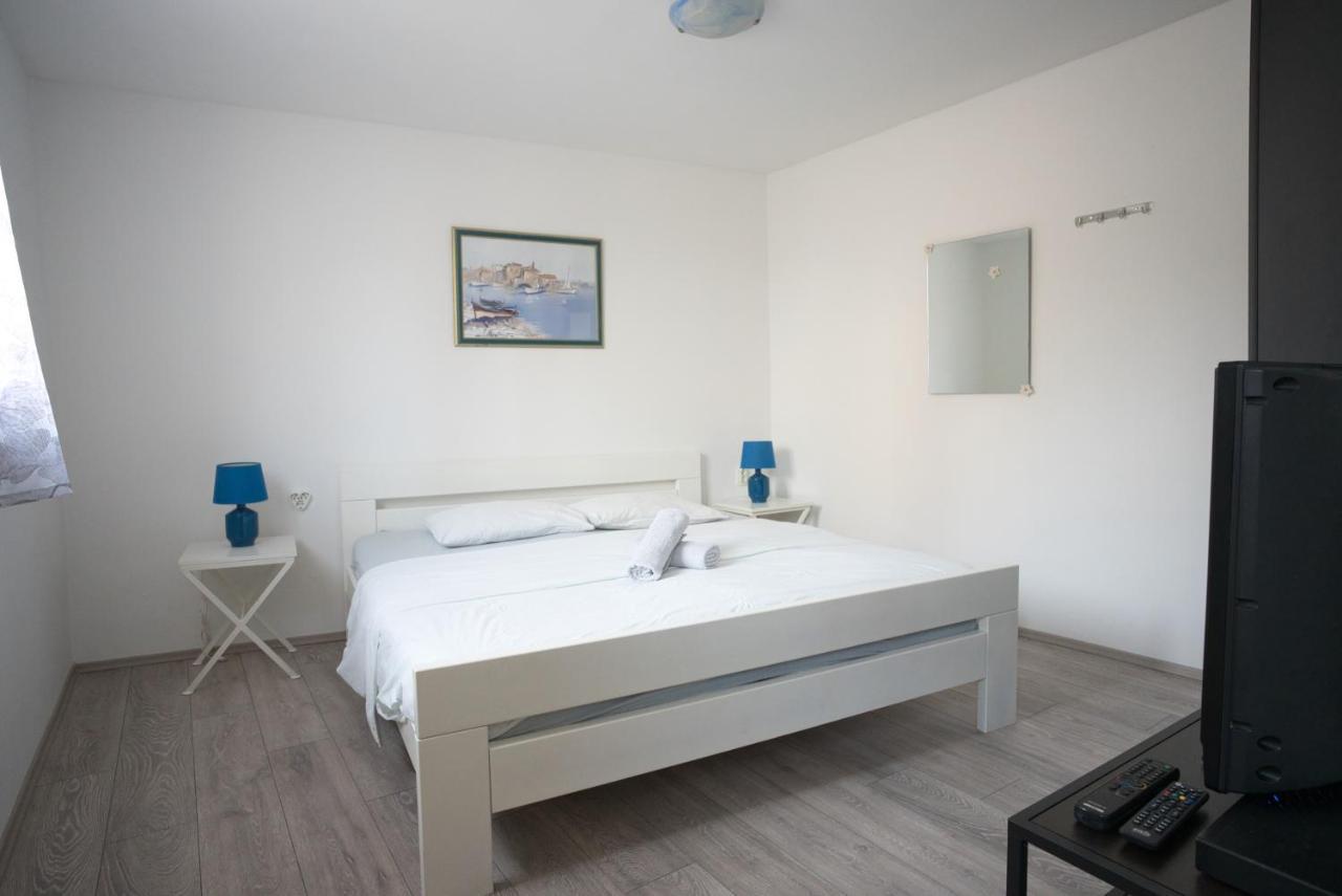 Apartment Fly Split Bagian luar foto